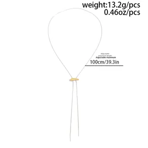 Vue détaillée d'un collier ajustable en maille serpent dorée avec les infos de mesure.