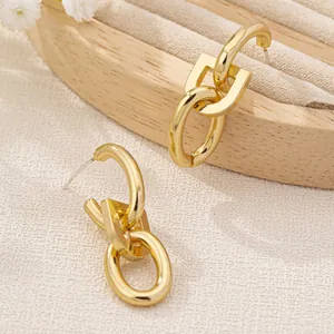 Elegant golden oval link earrings with a minimalist geometric design for trendy women