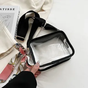 Sac à bandoulière carré en PVC transparent avec large sangle et foulard en soie
