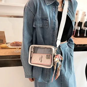 Sac à bandoulière transparent en PVC avec large sangle et charm écharpe en soie
