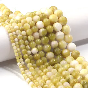Nahaufnahme von Persischen Jade-Rundperlen in verschiedenen Größen für DIY-Schmuck