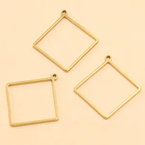 Lot de trois breloques carrées dorées pour la création de bijoux DIY et résine