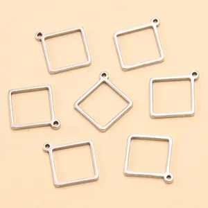Vue détaillée de breloques cadres géométriques carrés en acier inoxydable pour bijoux DIY.
