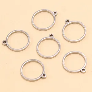 Vue détaillée des cadres de pendentif circulaires en acier inoxydable pour bijoux DIY