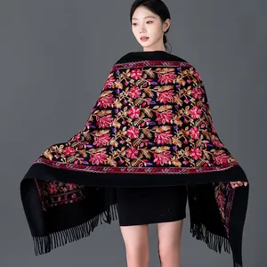 Élégant châle ethnique en cachemire noir avec broderie florale et franges pour femme