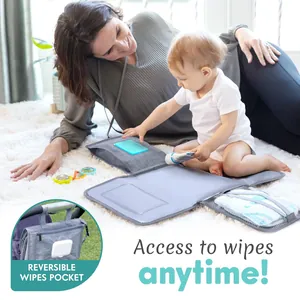 Vue détaillée du tapis à langer portable pour bébé avec poche pour lingettes facile