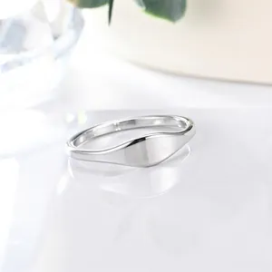 Fashionable minimalist polished stainless steel signet ring for women in silver finish