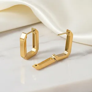 Minimalistische goldene rechteckige Klappcreolen mit einem eleganten Scharnier