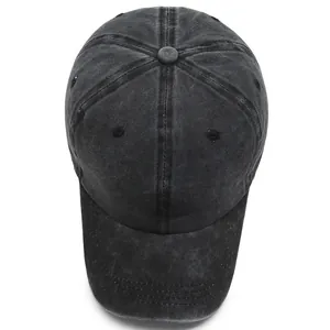 Vista dall'alto di qualità di un cappellino da baseball nero lavato vintage con visiera