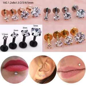 Detailweergave van roestvrijstalen labret-piercings met heldere ronde zirkonia-stenen
