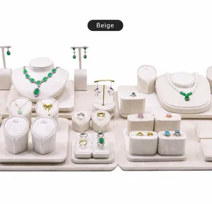 Beige Schmuckständer Set für Halskette Ring Ohrring Schaufenster Anordnung.