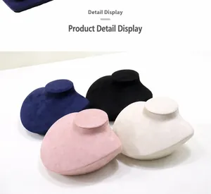 Detailansicht eleganter Halsketten-Display-Büsten aus Samt in vier sanften Farbtönen
