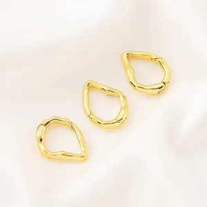Détail de fermoirs à ressort irréguliers plaqués or 14K pour bijoux DIY