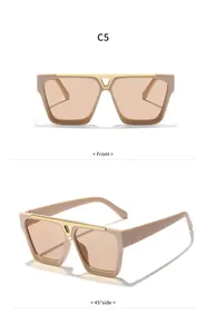Übergroße quadratische Sonnenbrille in Beige mit goldener Metallbrücke, Front- und Seitenansicht