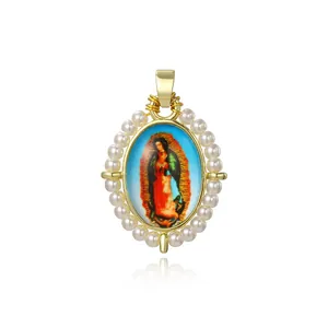 Pendentif ovale religieux Vierge de Guadalupe avec bordure en perles blanches