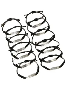 Bracelets en cordon tressé avec plaques en alliage gravées en noir et argent