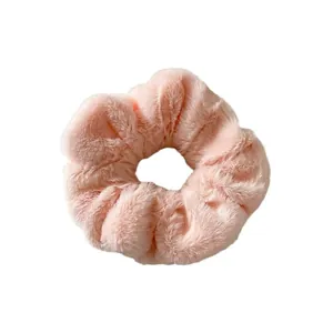 Chouchou en peluche rose doux en fausse fourrure, accessoire cheveux hiver tendance
