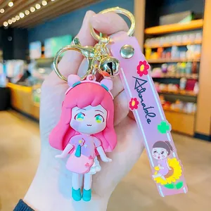 Schattige PVC-sleutelhanger met rozeharig meisje, Adorable-band en gouden belletje