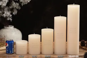 Σετ πέντε κυλινδρικών κεριών σε χρώμα ελεφαντόδοντου σε διάφορα ύψη από 10cm έως 40cm