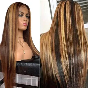 Vue détaillée d'une longue perruque lisse brune avec reflets blonds et raie au milieu