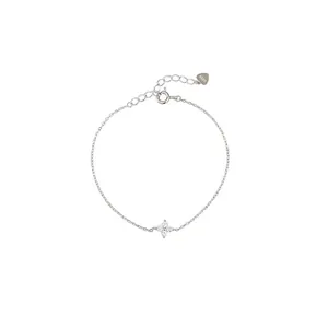 Detailed view of the S925 sterling silver anklet with a sparkling four-leaf clover pendant.