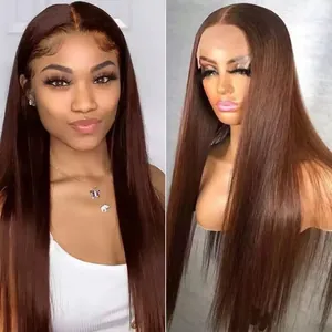Vue côte à côte d'une perruque synthétique brune et lisse sur un modèle et un mannequin