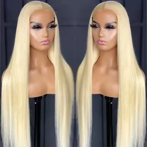 Vue détaillée d'une longue perruque synthétique blonde lisse avec raie au milieu.
