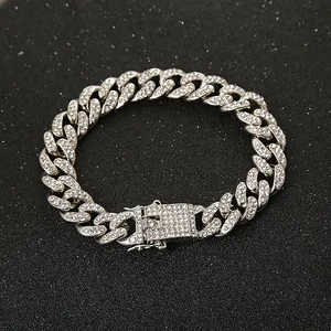 Collana a catena cubana argentata con strass scintillanti per un look hip hop