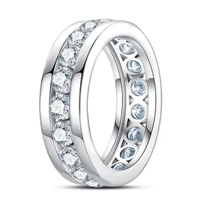 Bague d'éternité en moissanite de luxe, finition argentée avec pierres rondes