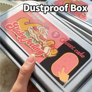 Vue détaillée d'un jouet squishy à rebond lent avec des autocollants de dessert.