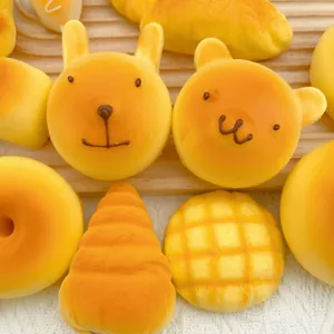 Süße realistische langsam aufsteigende Brot-Squishy-Spielzeuge zum Stressabbau Set.