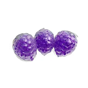 Set de tres juguetes antiestrés morados con forma de fruta para relajación y juego sensorial