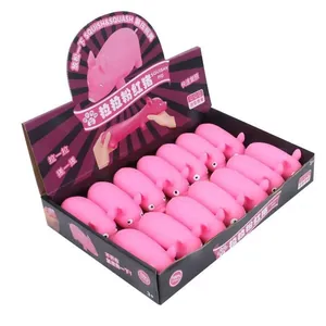 Detailansicht von rosa Squishy Pig Spielzeug in einer Display-Box für den Einzelhandel