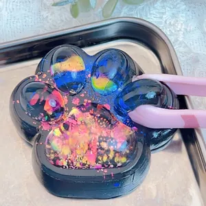 Juguete antiestrés pata de gato galaxia con purpurina y textura de silicona