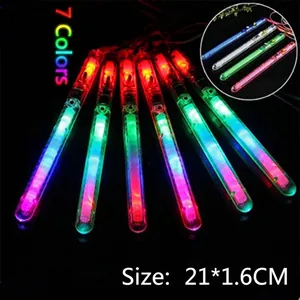 Vista dettagliata di vivaci bastoncini luminosi LED di 21 per 1,6 centimetri