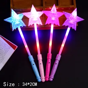 Vista dettagliata di bastoncini luminosi a LED a forma di stella per feste e concerti