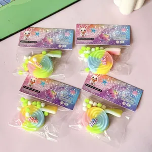 Detaillierte Nahaufnahme bunter Regenbogen-Lutscher-Squishy-Spielzeuge zur Stressbewältigung