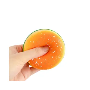 Giocattolo hamburger squishy antistress con consistenza di pane realistica e semi di sesamo.