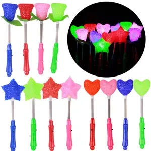 Bastoncini luminosi a LED colorati a forma di stella cuore e rosa per feste