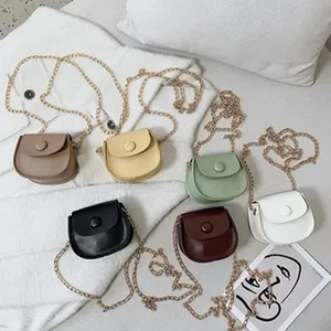 Collezione di mini borse a tracolla vintage con catene dorate in vari colori