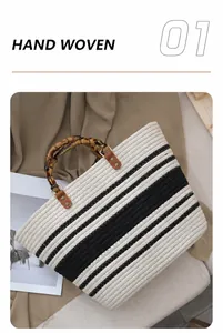Detalle de un bolso tote de punto a rayas con un asa de bambú natural de alta calidad