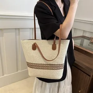 Grande borsa tote vintage in paglia intrecciata con manici in pelle marrone