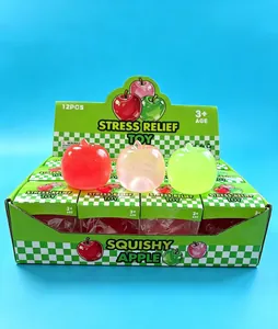 Detalle de juguetes antiestrés con forma de manzana transparente en caja de 12 unidades