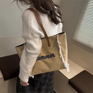 Sac fourre-tout en toile rétro avec franges et broderie d'été