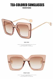 Detaillierte Front- und Seitenansicht der modischen Damen-Sonnenbrille mit großem Tee-Rahmen