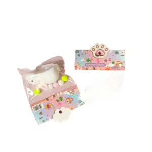 Jouet squishy gros lapin blanc dans son emballage coloré pour se détendre