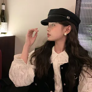 Elegant British style black newsboy cap for women in vintage cotton linen fabric