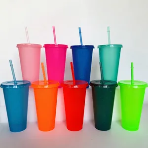 Set di 9 bicchieri glitterati da 710 ml con coperchio e cannuccia in colori neon