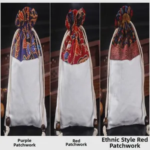 Vue détaillée de trois pochettes à bijoux de style chinois traditionnel avec cordons