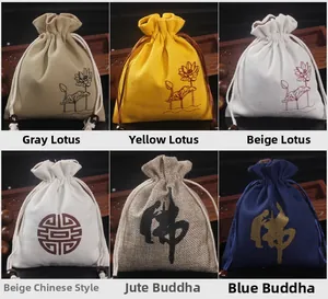 Vue détaillée de diverses pochettes à bijoux chinoises aux motifs de lotus et de Bouddha